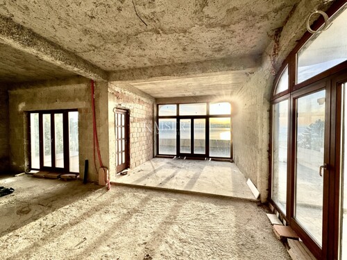 Opatija – Nezavršen stan 1S+DB se zasebnim apartmanom i fant