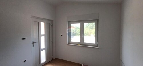 Thumbnail 5480675 - 5
