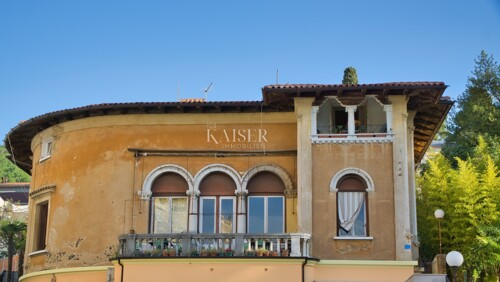 Opatija, 80 m2 stana u austrougarskoj vili za potpunu adapta