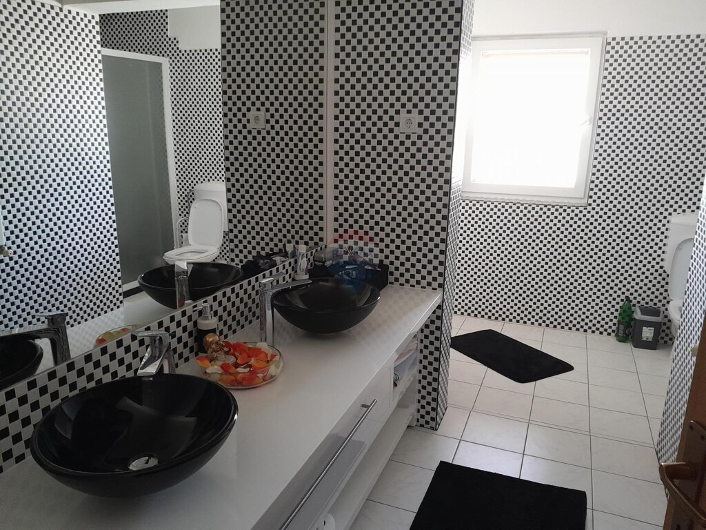 Image 5484640 - 8
