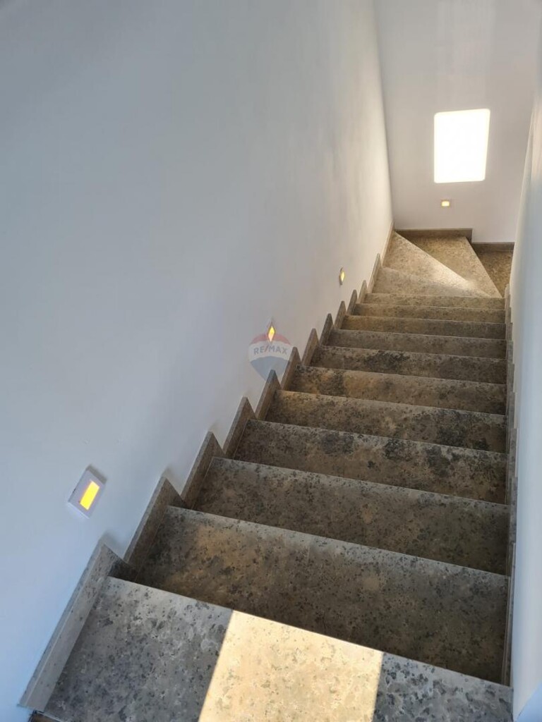 Image 5484652 - 9