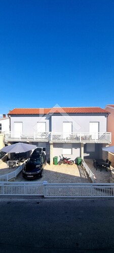 Kuća sa dva dvoetažna apartmana - Vir