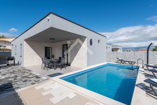 Resort sa 8 Villa sa bazenima i Fitnes centrom - Vir