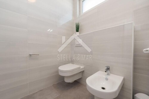 Thumbnail 5487480 - 23