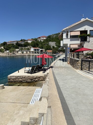 Thumbnail 5490012 - 4