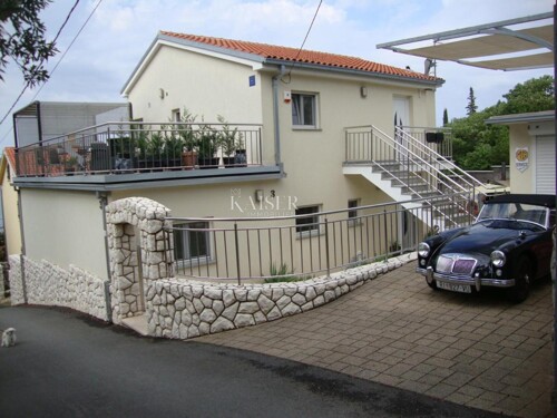 Novi Vinodolski – Vila s tri apartmana na samom moru
