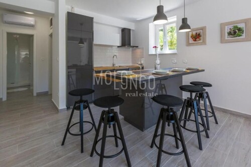 Thumbnail 5498421 - 11