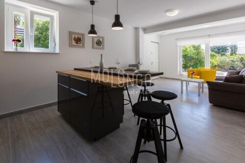 Thumbnail 5498421 - 4