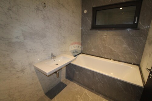 Thumbnail 5498605 - 6