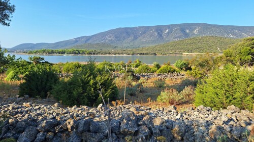 Cres, Osor – Zemljište 7.000 m2 uz more s ruševinom