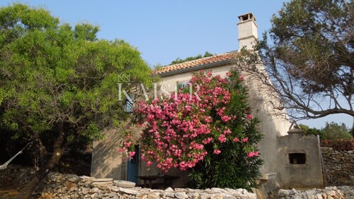 Cres, Punta Križa – Posjed od 7,6 ha s kamenom kućom