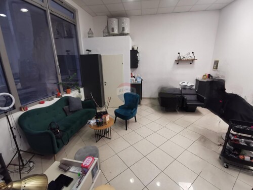 Rijeka, Centar, poslovni prostor od 30m2 u prizemlju s izlog