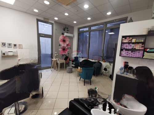 Rijeka, Centar, poslovni prostor od 30m2 u prizemlju s izlog