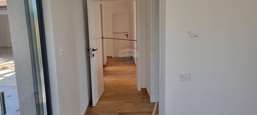 Thumbnail 5524207 - 10