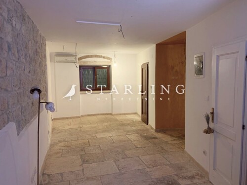 POSLOVNI PROSTOR, NAJAM, ROVINJ, 25 m2
