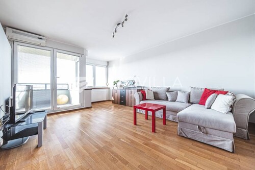 Zagreb, Vrbani komforna garsonjera 47 m2
