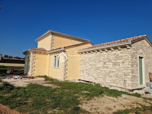 Thumbnail 5526517 - 3