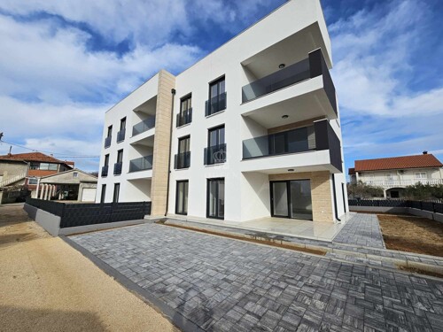 NOVOGRADNJA- Dvoiposobni apartmani treći red do mora, PRIVLAKA
