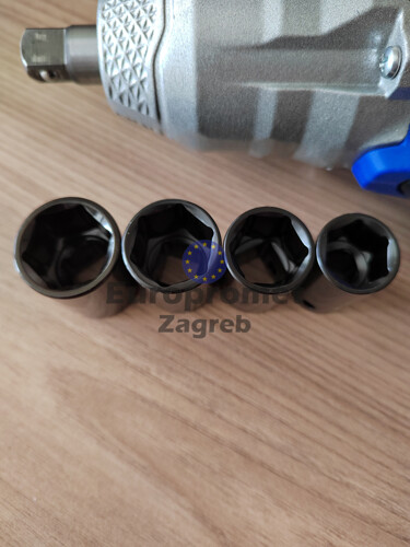 Thumbnail 5530144 - 5
