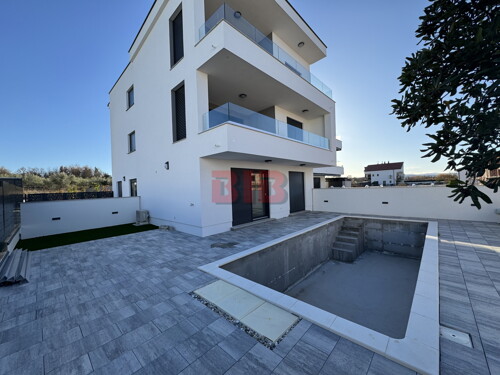 Thumbnail 5531105 - 1