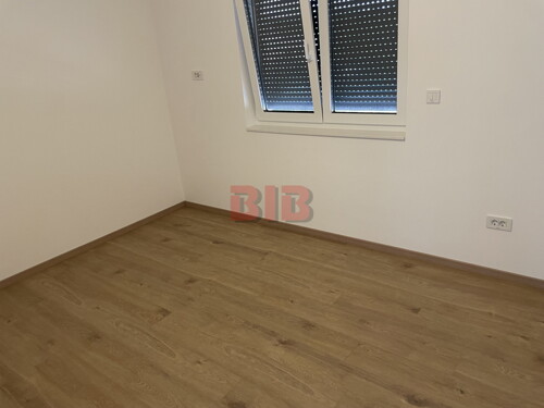 Thumbnail 5531105 - 13