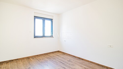 Thumbnail 5540462 - 8