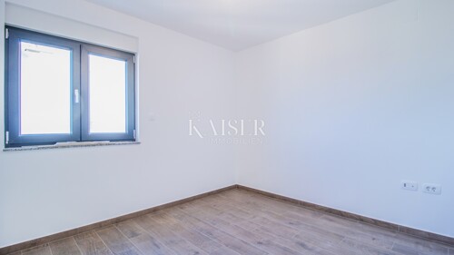 Thumbnail 5540463 - 6