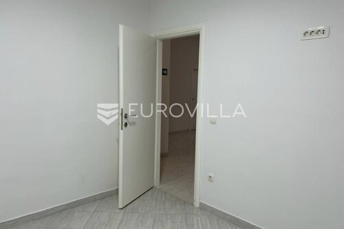 Thumbnail 5541309 - 4