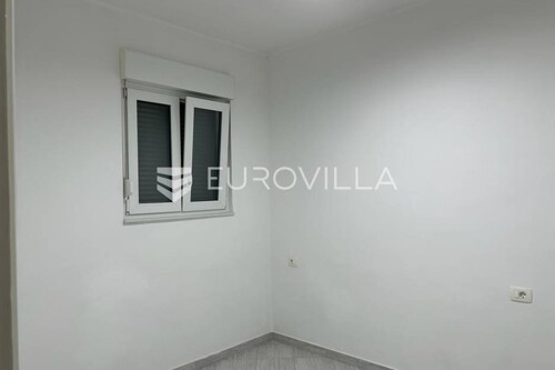 Thumbnail 5541309 - 3