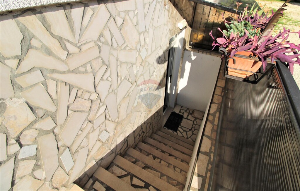 Image 5541813 - 15