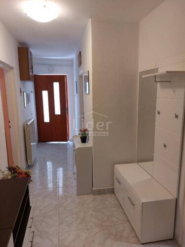 Thumbnail 5543195 - 3