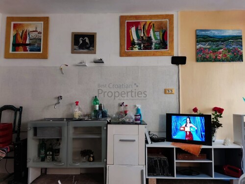 TROGIR KOD STAROG MOSTA: UREĐENA KAMENA KUĆA NA 4 ETAŽE, 115 m2