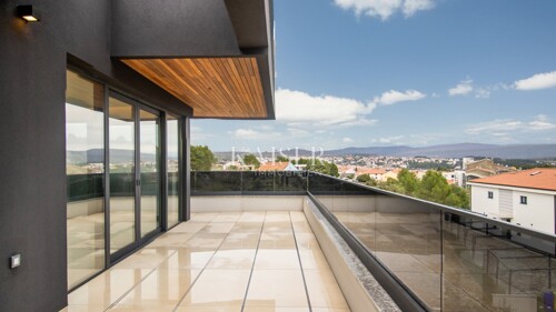 Krk - penthouse u urbanoj villi 400 m od mora