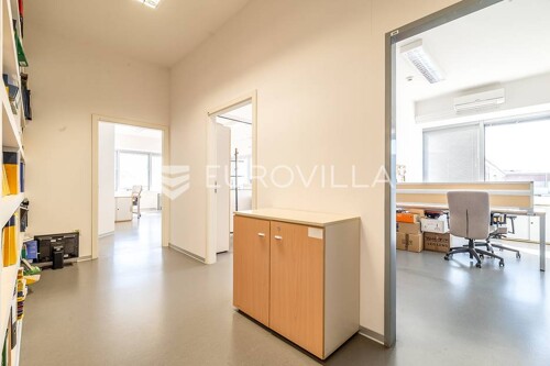 Sveta Nedelja, poslovna zgrada 1650 m2 unutar poslovne zone