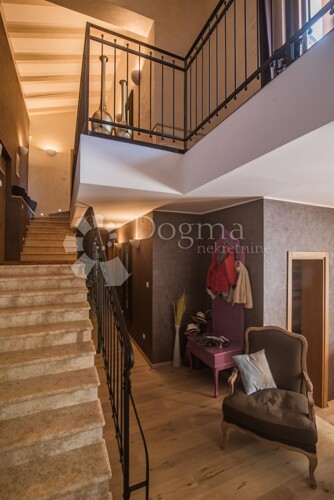 Thumbnail 5582937 - 11