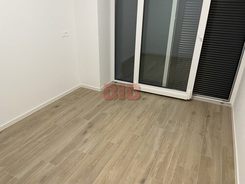 Thumbnail 5599758 - 12