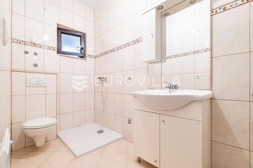 Zagreb, Špansko, poslovni prostor NKP 235 m2, 2 PM