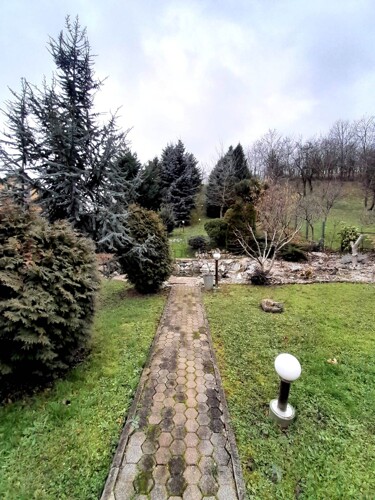 VRAPČE CENTAR:NEDOVRŠENA KUĆA S 2 STANA, 428 BRP NA PARCELI OD 1800 m2