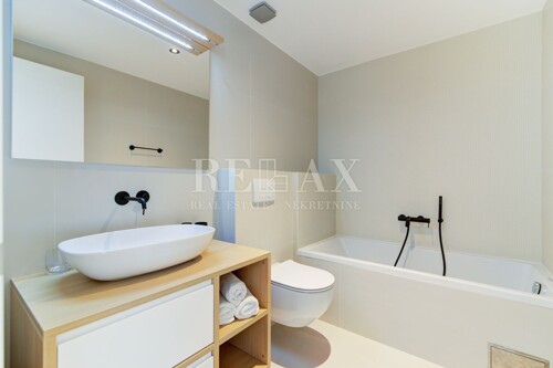 Thumbnail 5604335 - 8