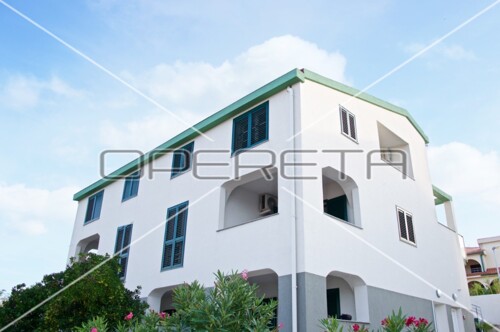 Izvanredna investicija u blizini grada Paga, 8 apartmana, 420 m2 stambenog pr...