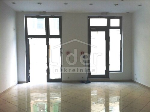 ULIČNI LOKAL, 100 m OD KORZA, 44m2