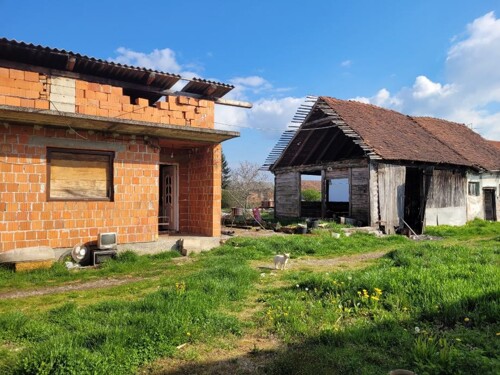 Glavničica, roh bau prizemnica, tri pomoćna objekta, 3800m2 (prodaja)
