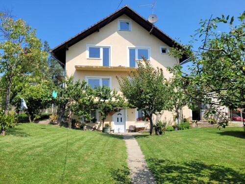 Brckovljani, Gračec, kuća s tri stana, okućnica 1130m2 (prodaja)