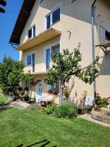 Brckovljani, Gračec, kuća s tri stana, okućnica 1130m2 (prodaja)