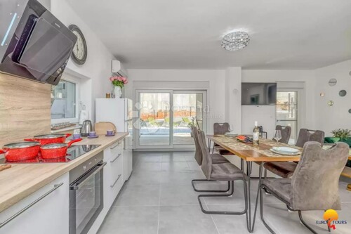 Thumbnail 5622126 - 3