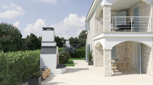 Thumbnail 5728299 - 3