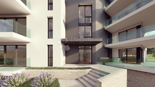 Thumbnail 5728305 - 12