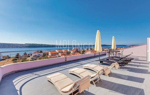 Thumbnail 5731240 - 1