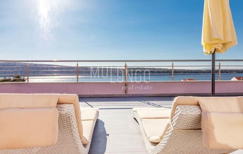 Thumbnail 5731240 - 9