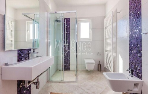 Thumbnail 5731240 - 5